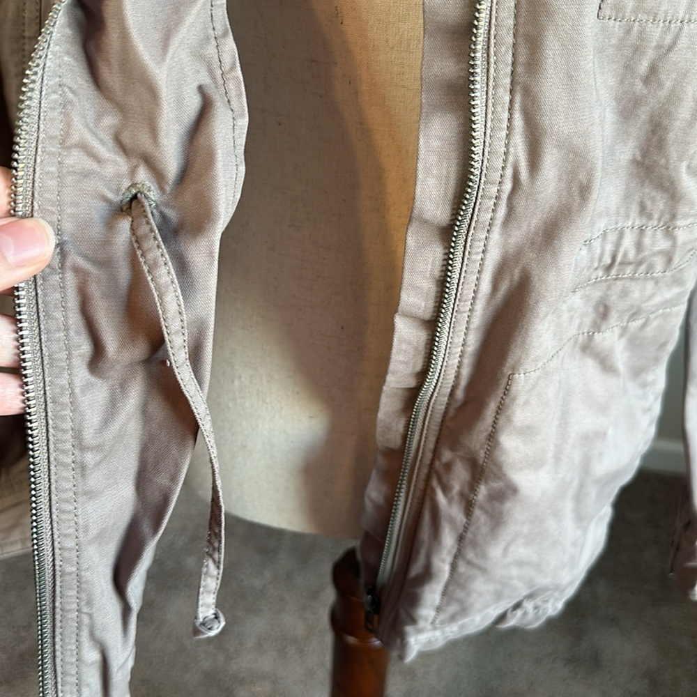 Ann Taylor LOFT Utility Jacket Size Medium with Interior Drawstring in GUC - Picture 6 of 17